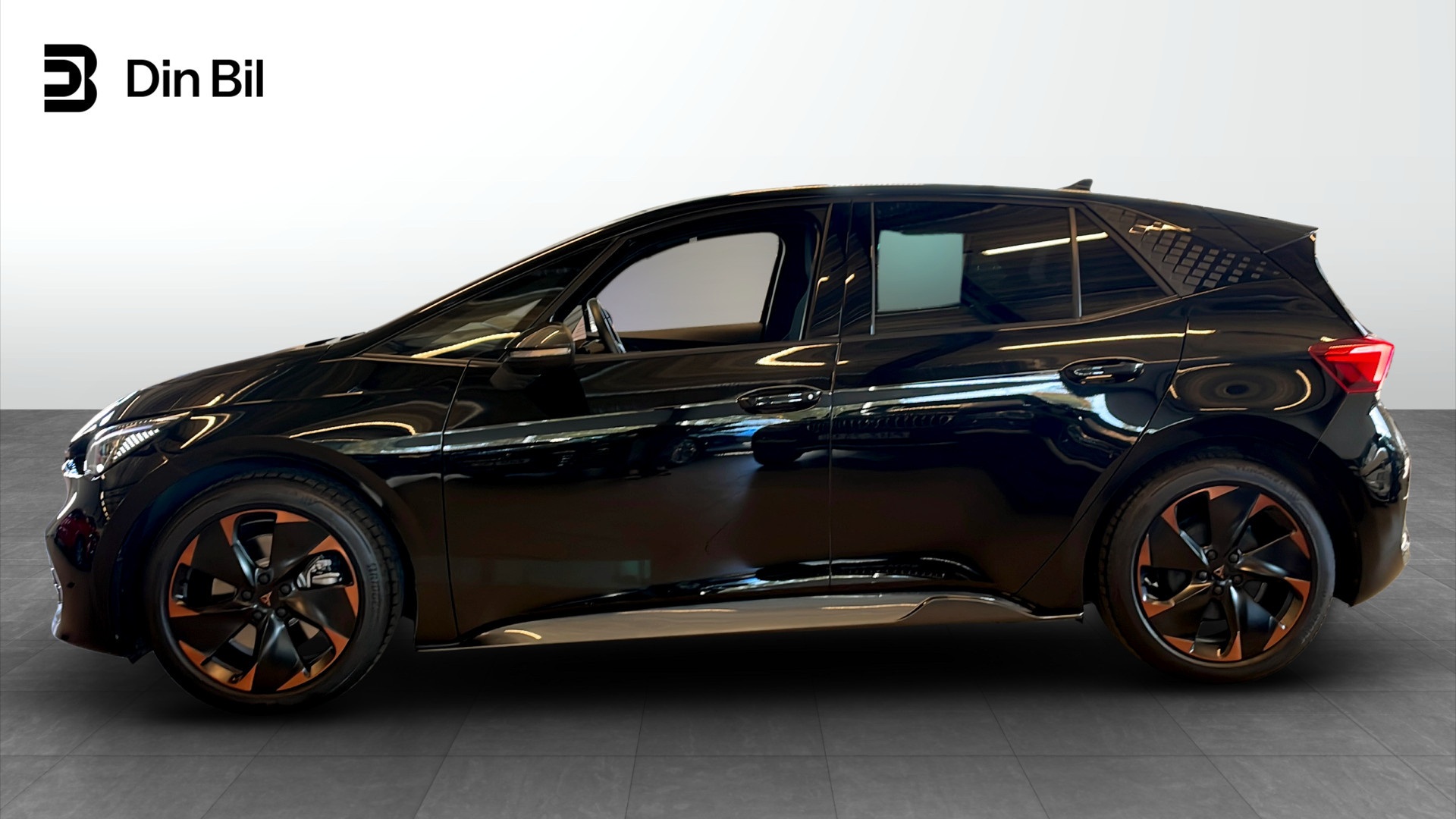 CUPRA Born SNN68H