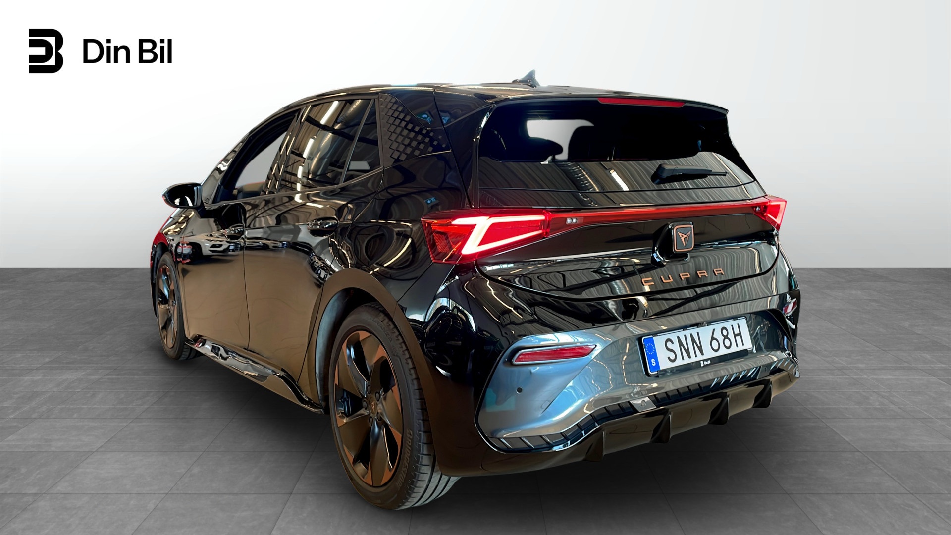 CUPRA Born SNN68H