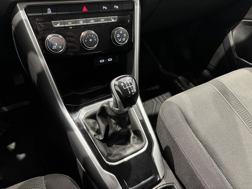 Volkswagen T-Roc SRA29A