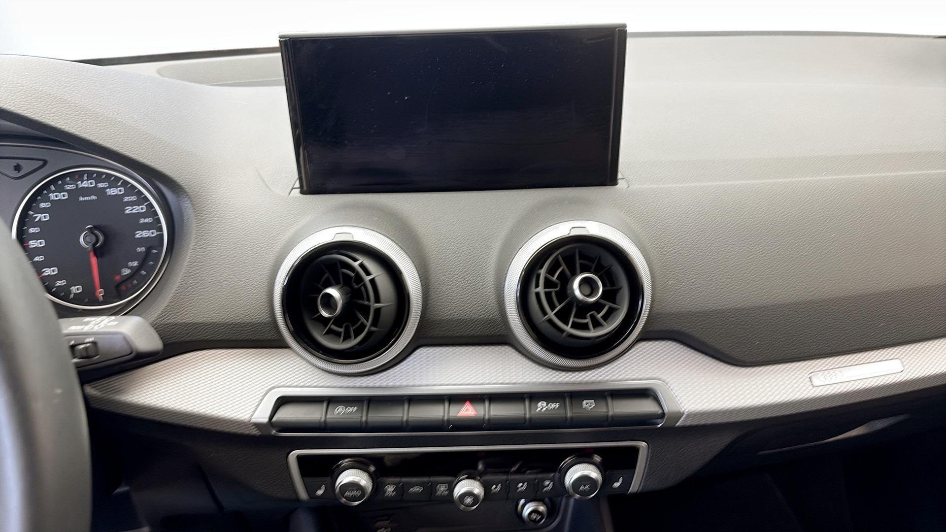 Audi Q2 SRA29F