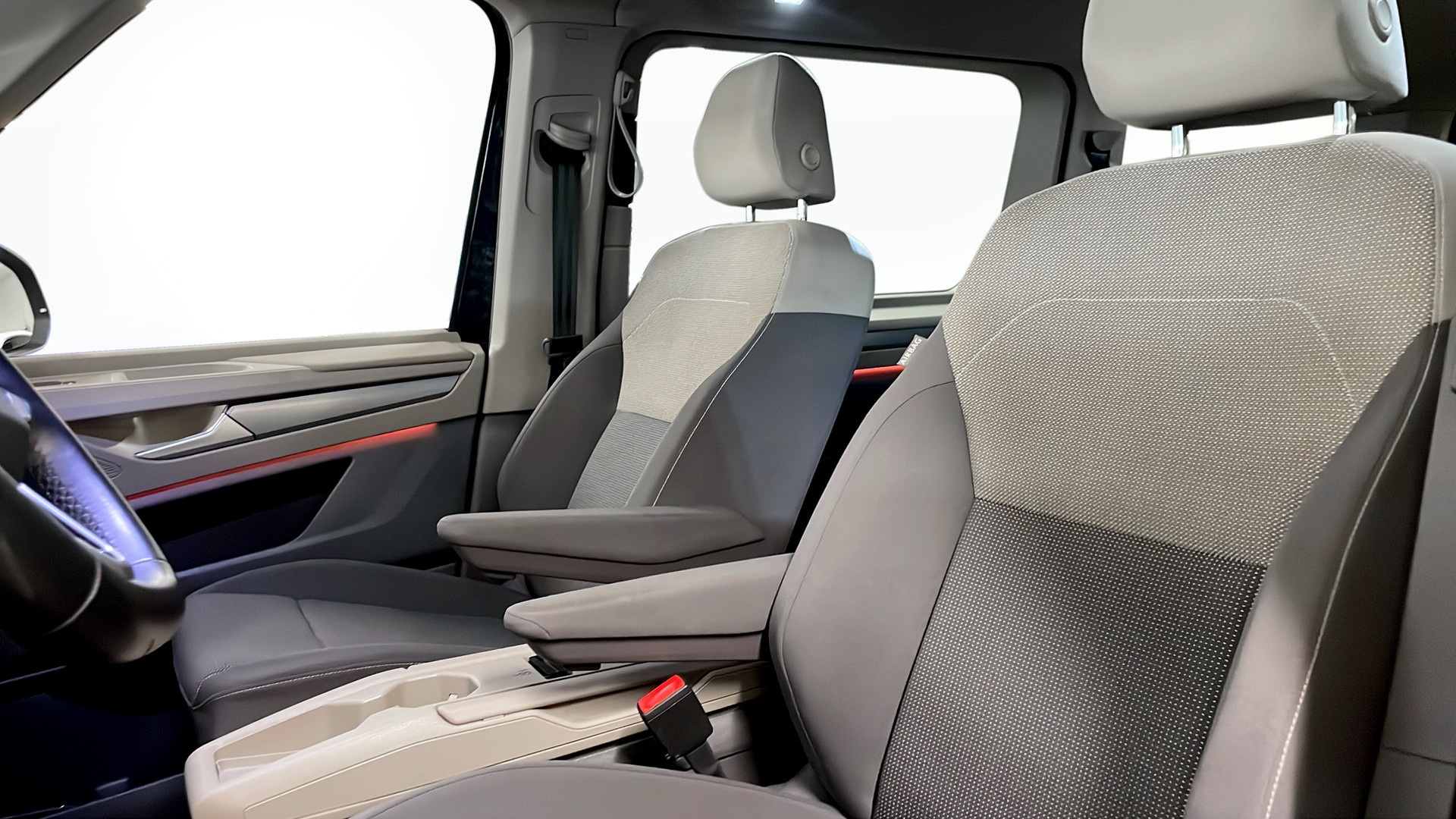 Volkswagen Multivan SRA85U