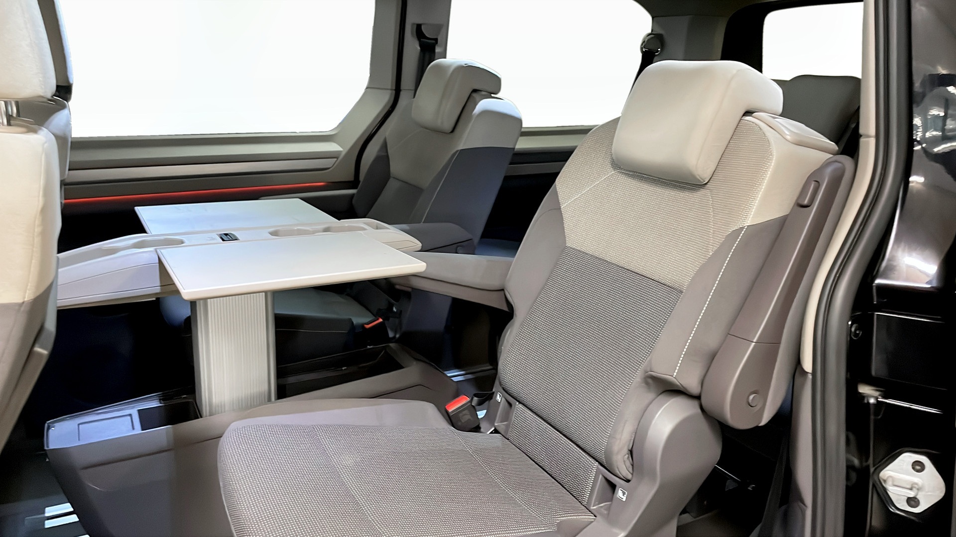 Volkswagen Multivan SRA85U