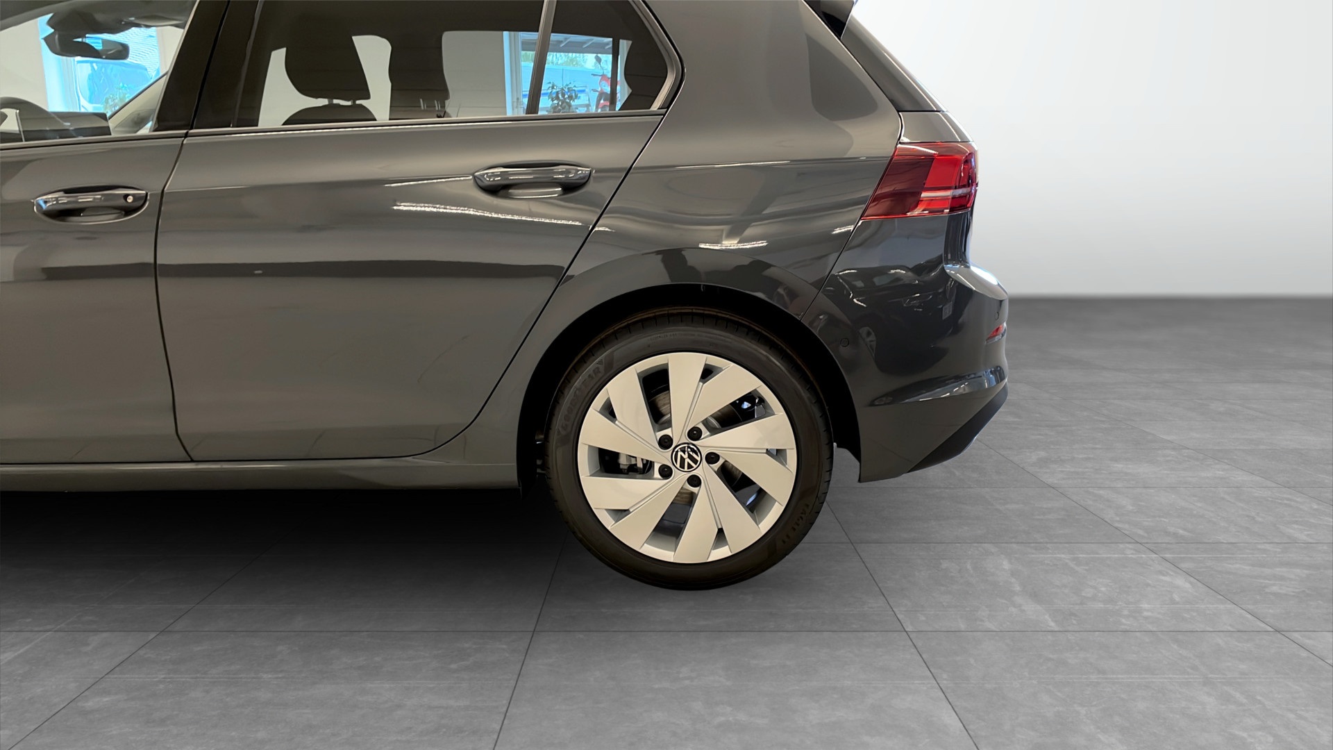Volkswagen Golf SRB77Y