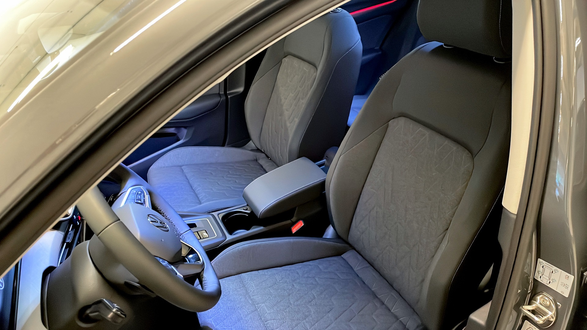 Volkswagen Golf SRB77Y