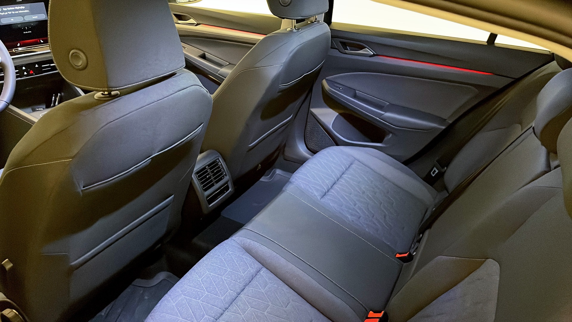 Volkswagen Golf SRB77Y