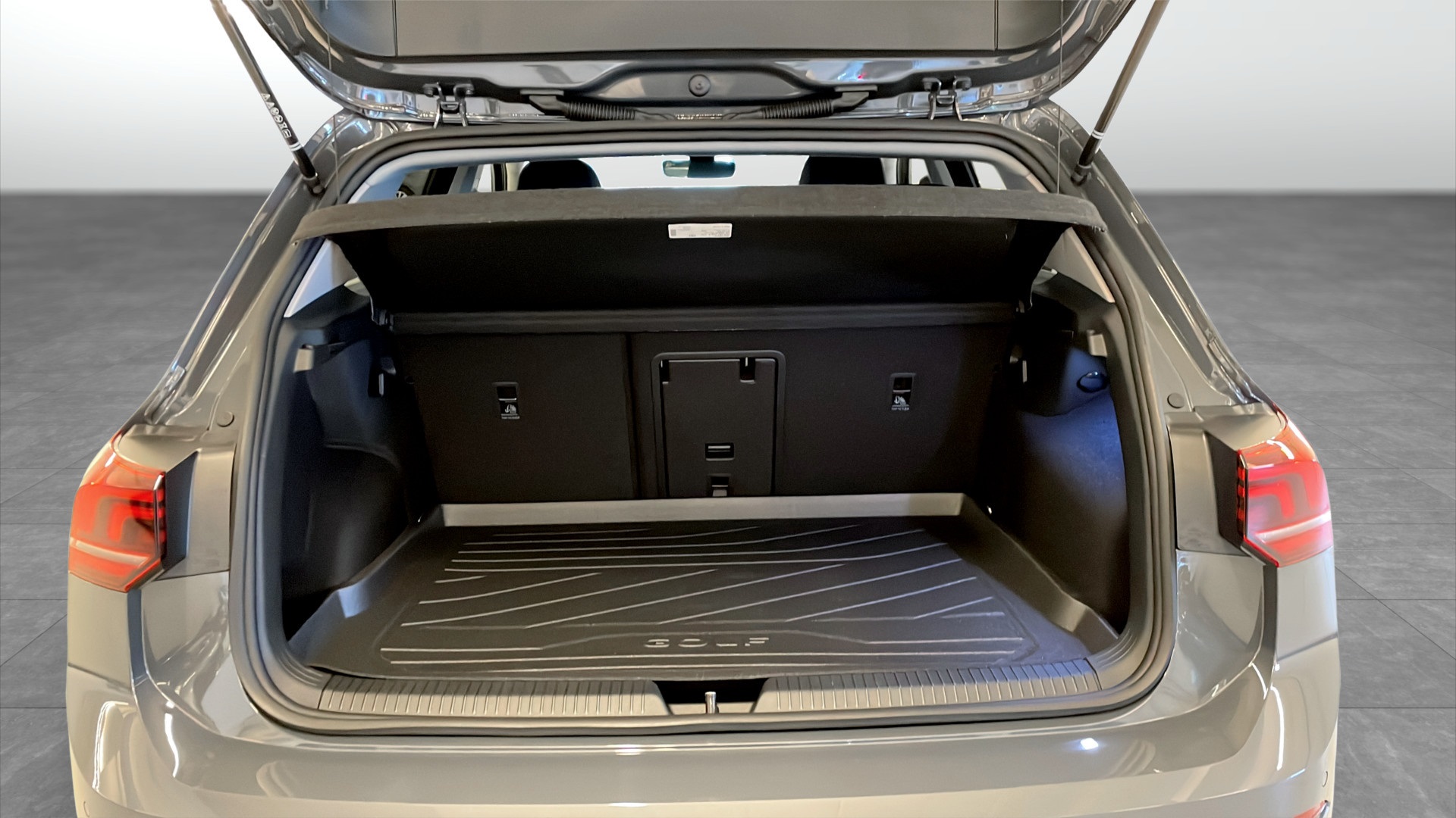 Volkswagen Golf SRB77Y