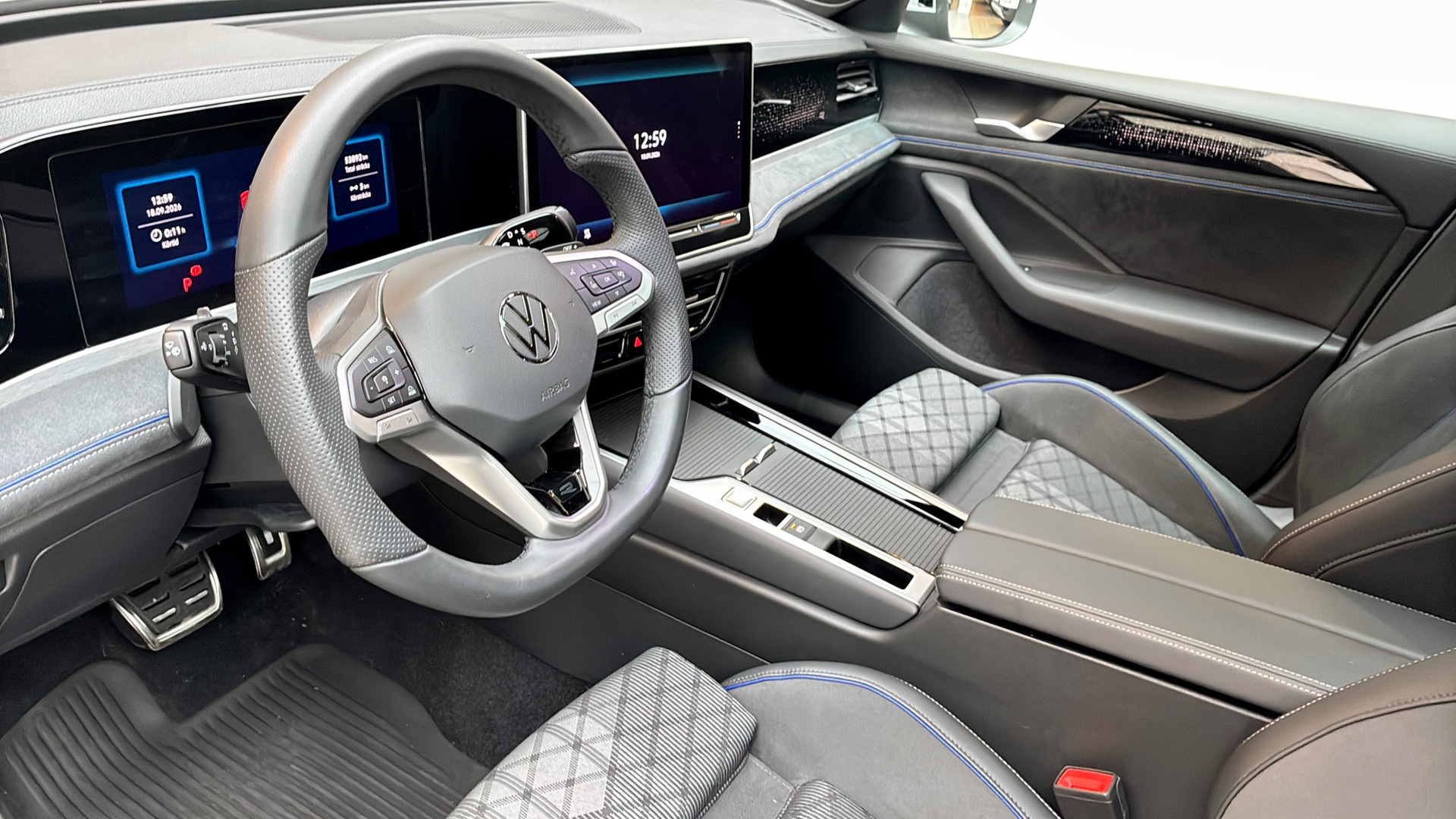 Volkswagen Passat SXJ07P