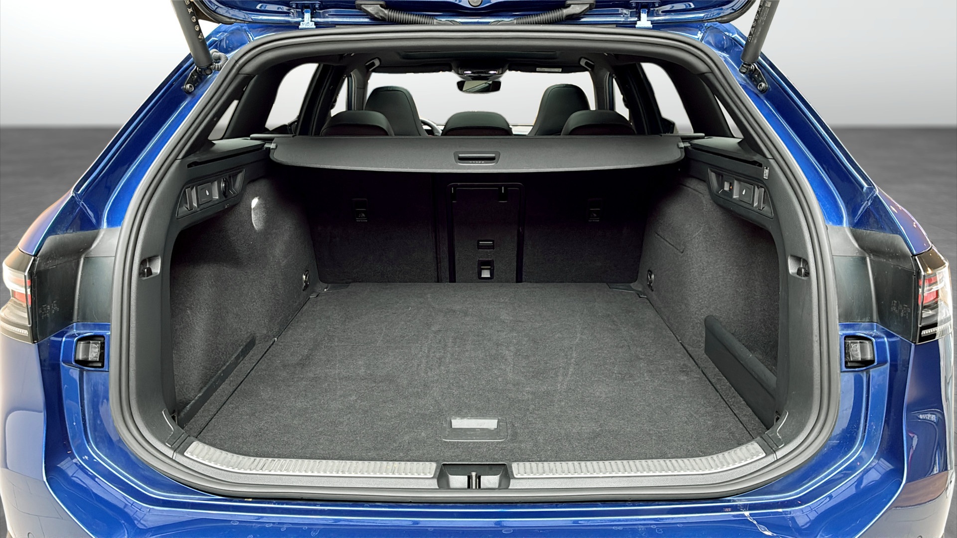 Volkswagen Passat TAJ11G
