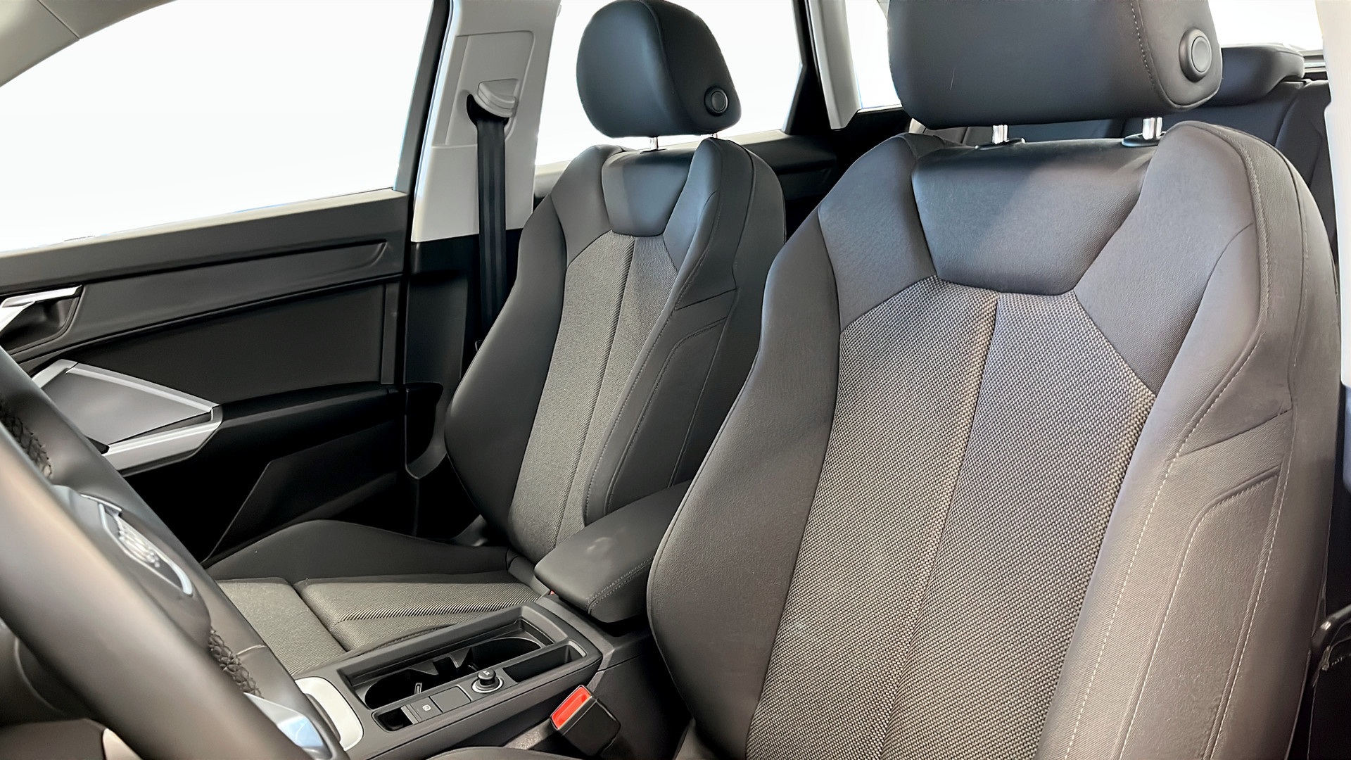 Audi Q3 TBL53A