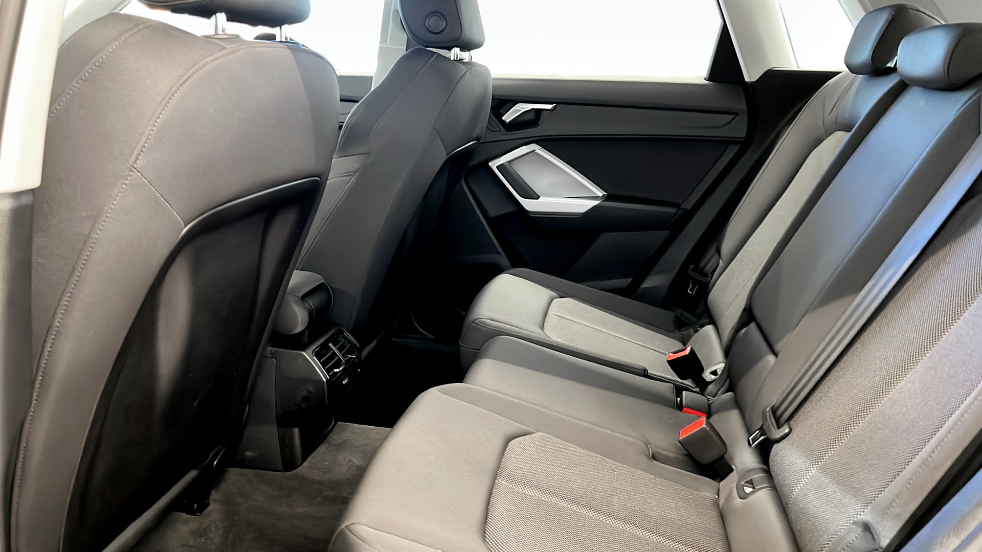 Audi Q3 TBL53A