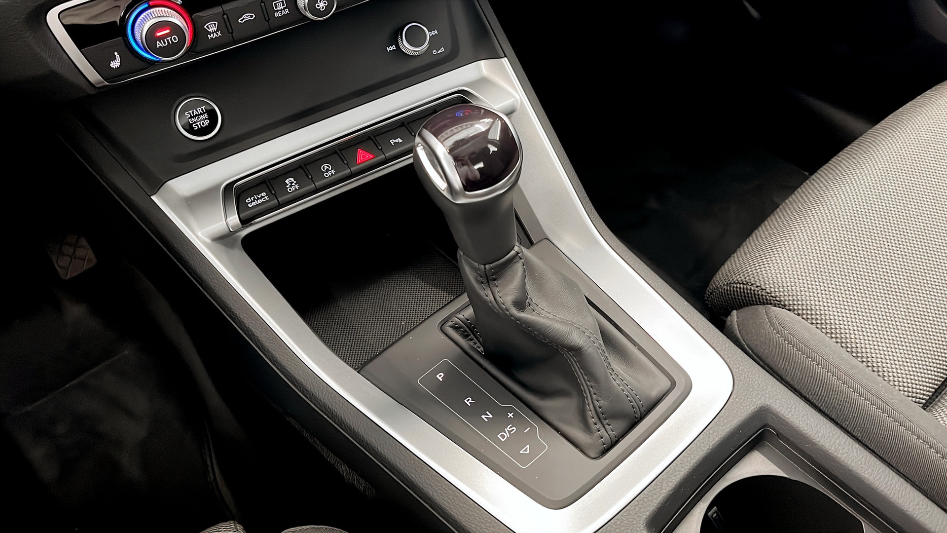 Audi Q3 TBL53A