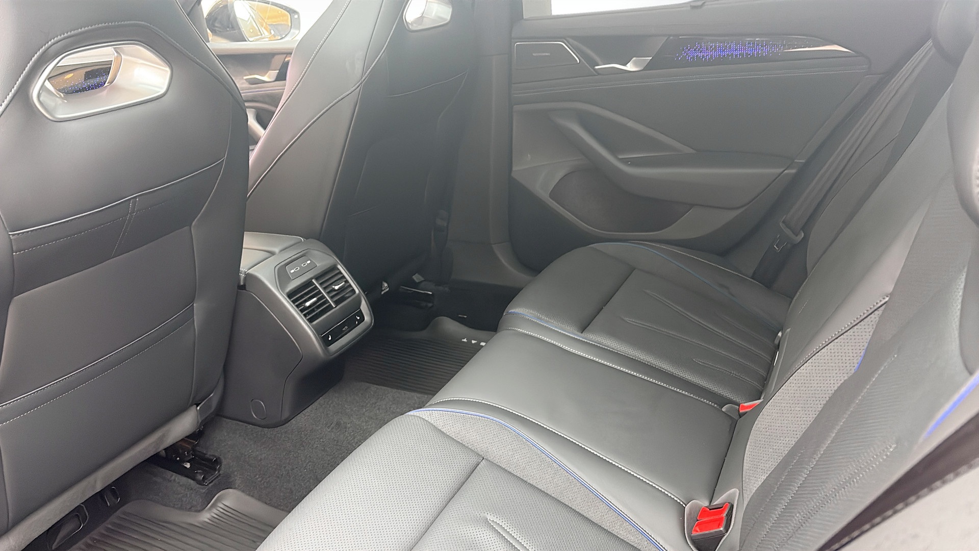Volkswagen Passat TDF79N