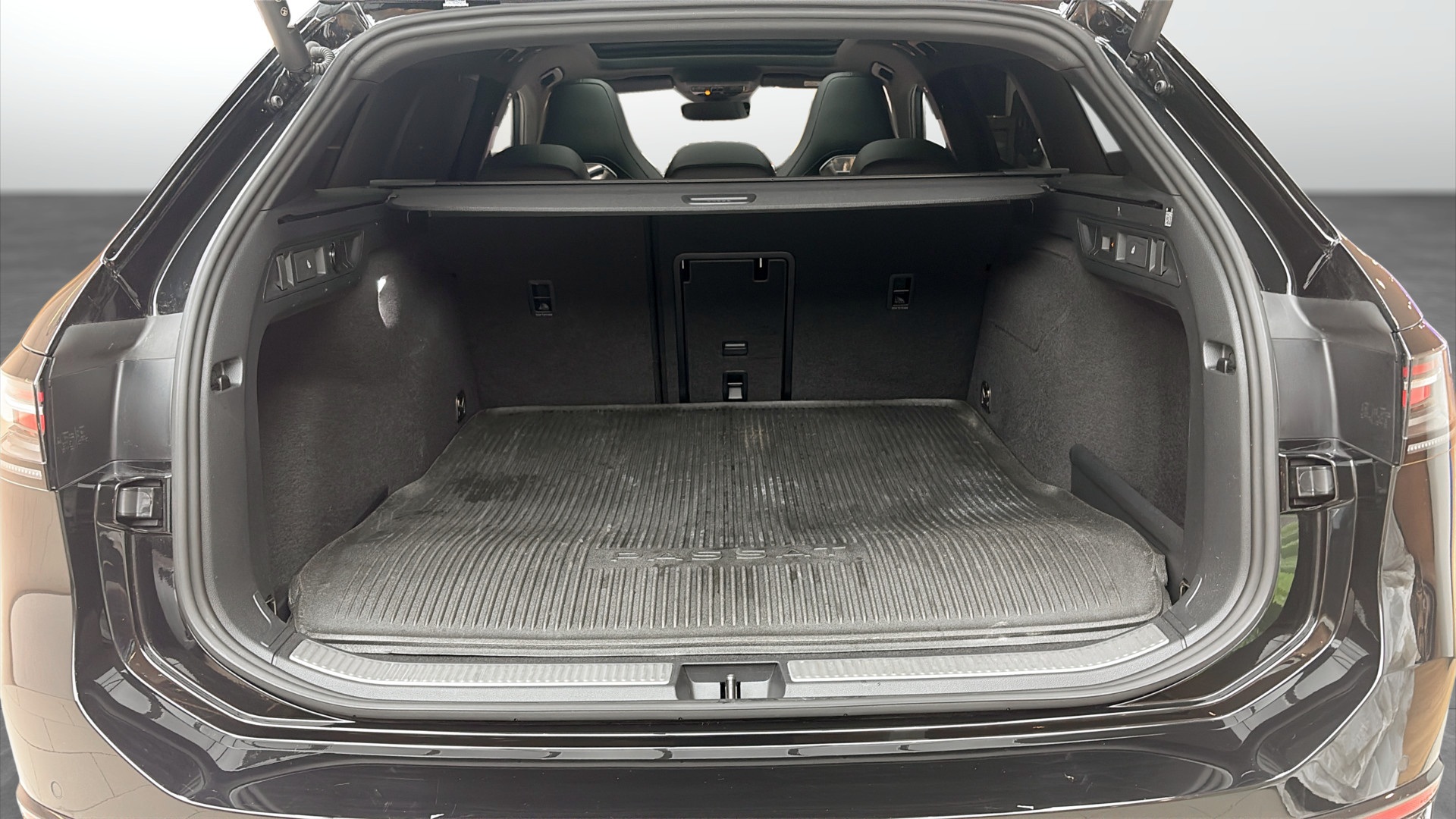 Volkswagen Passat TDF79N