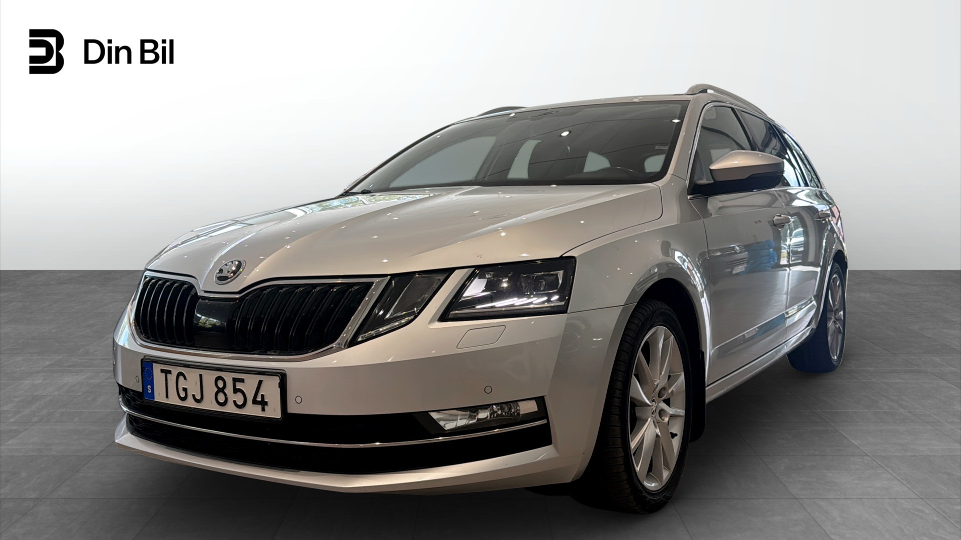 Skoda Octavia TGJ854