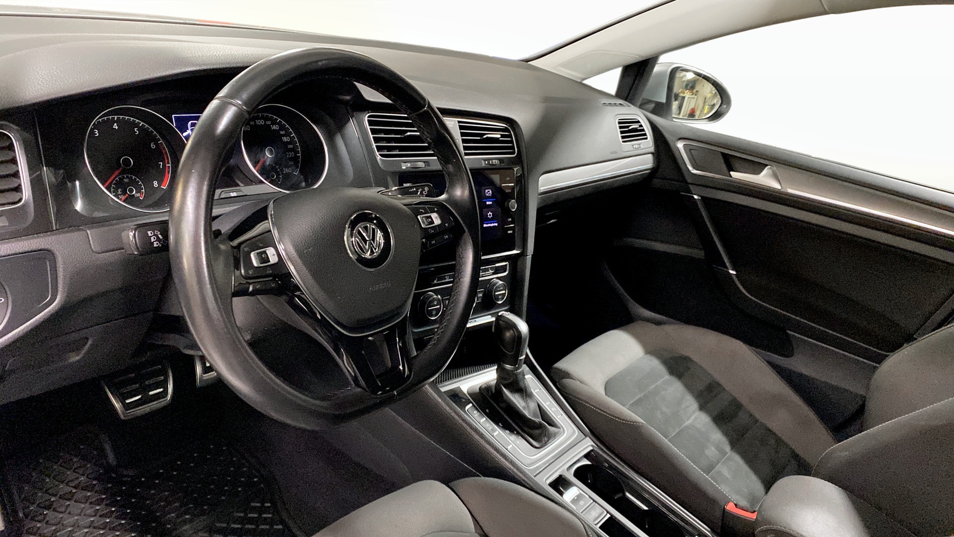 Volkswagen Golf TGZ654
