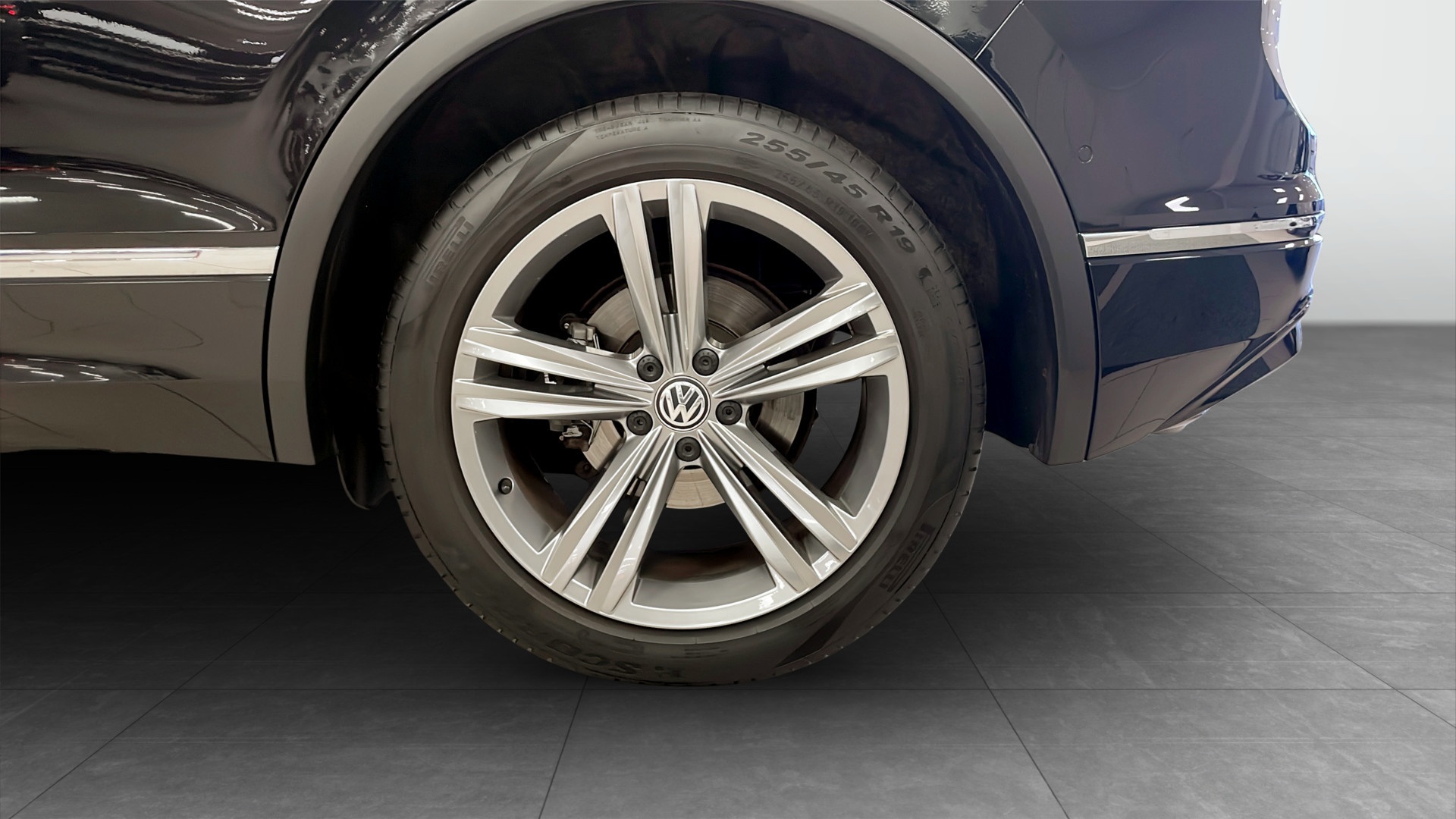 Volkswagen Tiguan THJ76S