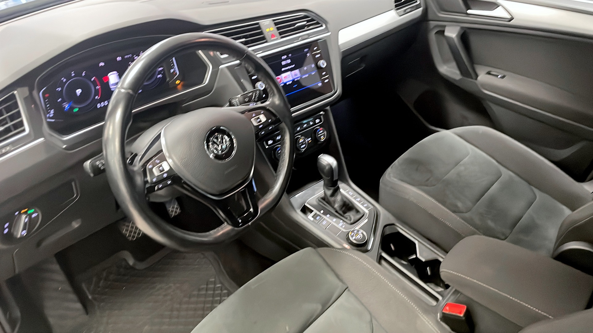 Volkswagen Tiguan THJ76S