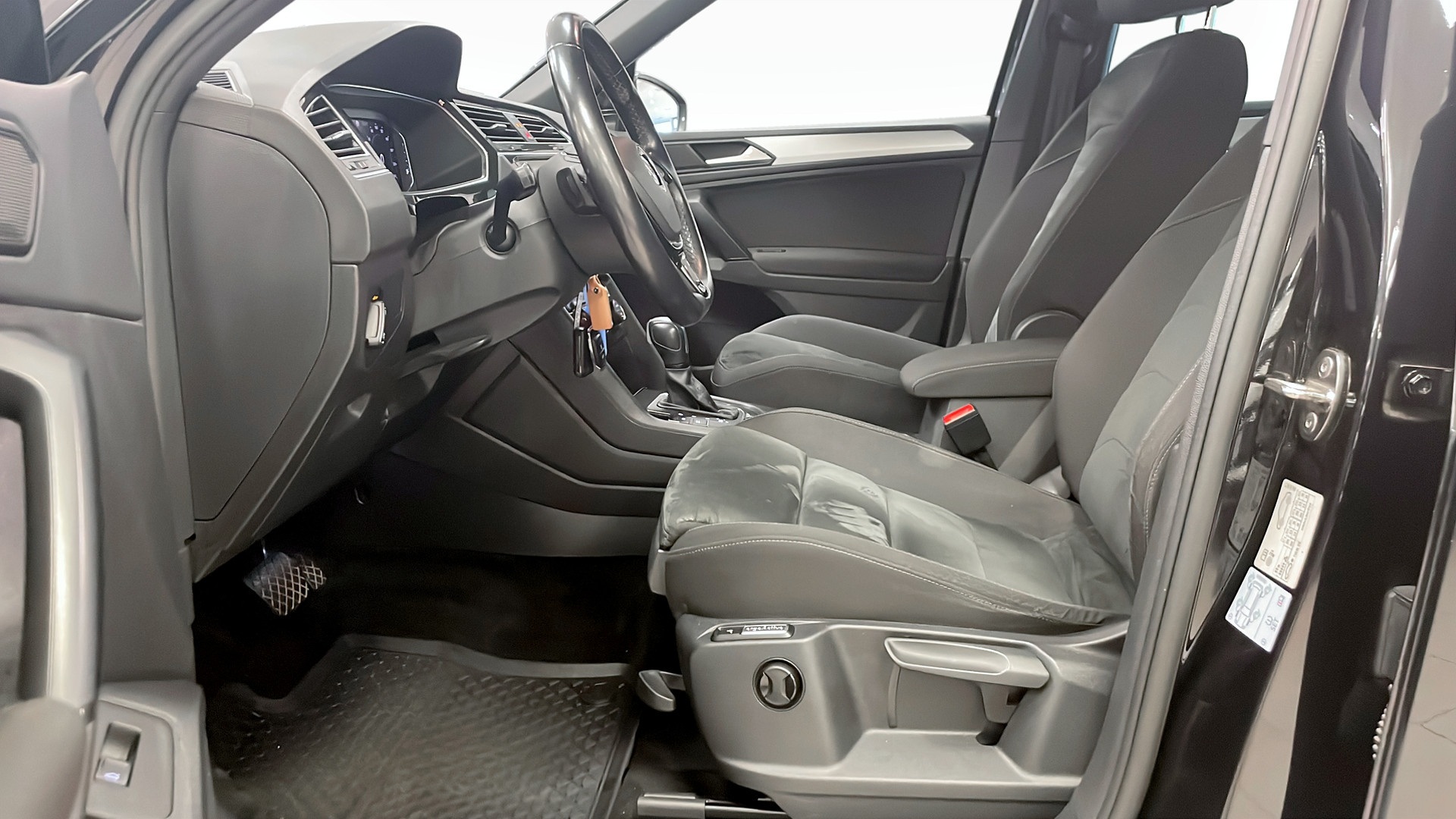Volkswagen Tiguan THJ76S