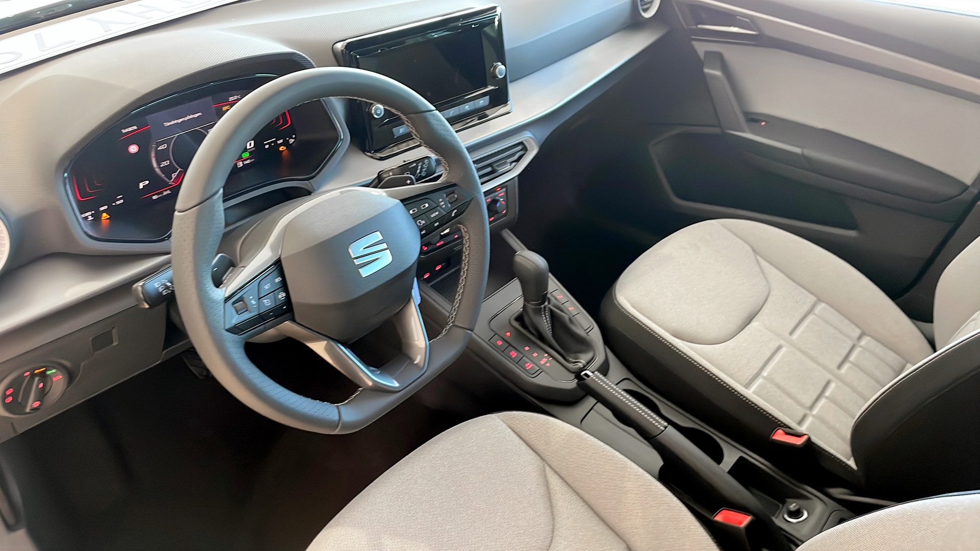 SEAT Arona THY79C
