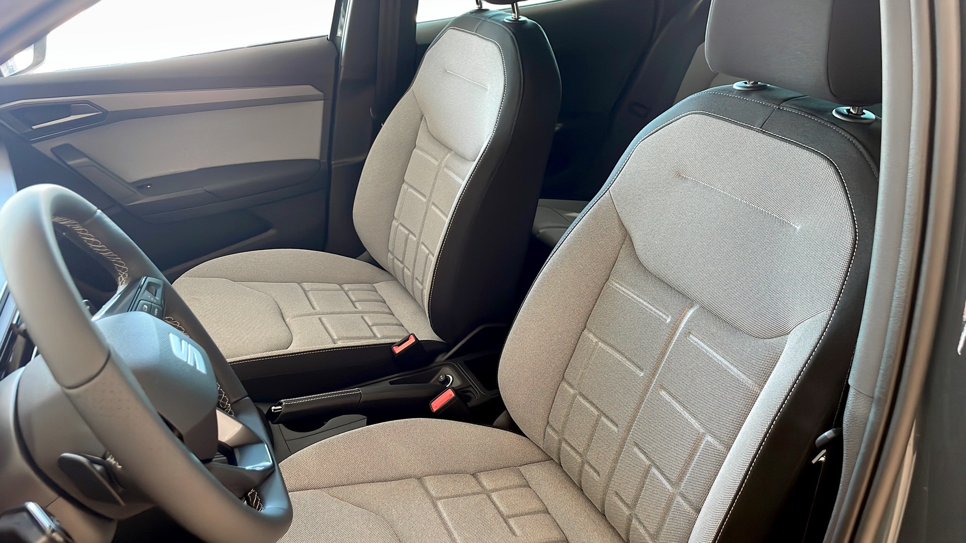 SEAT Arona THY79C