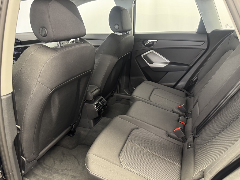 Audi Q3 TJB46B