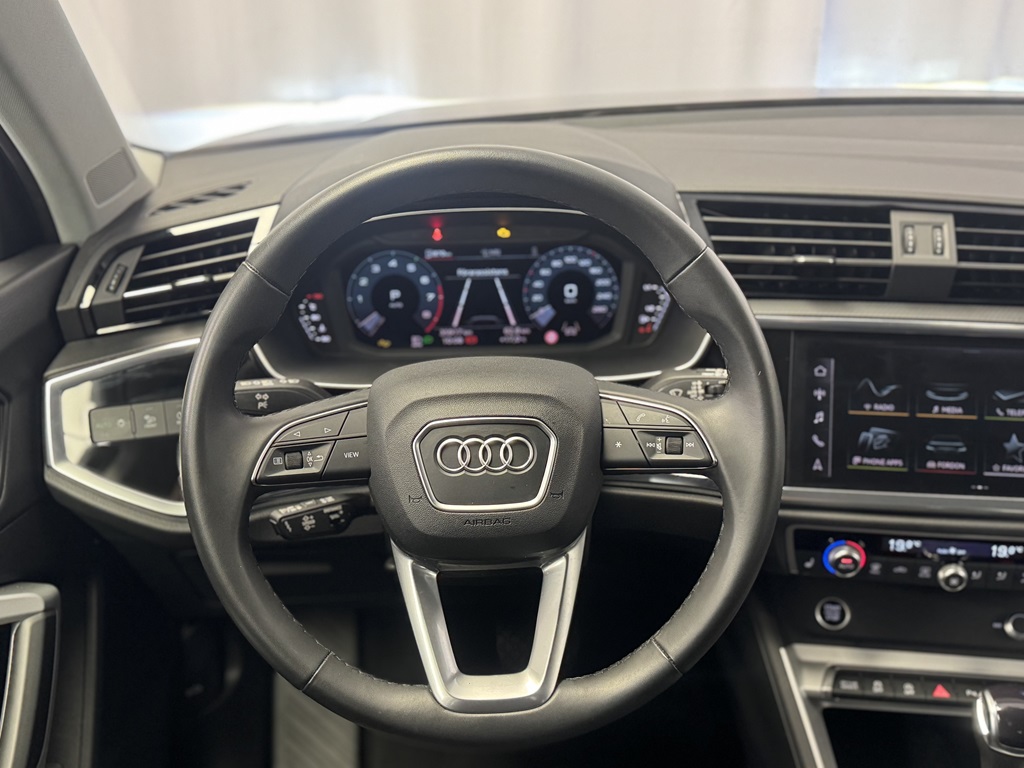 Audi Q3 TJB46B