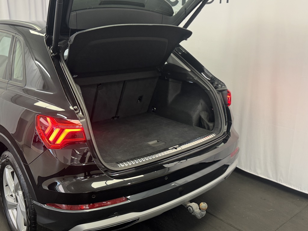 Audi Q3 TJB46B
