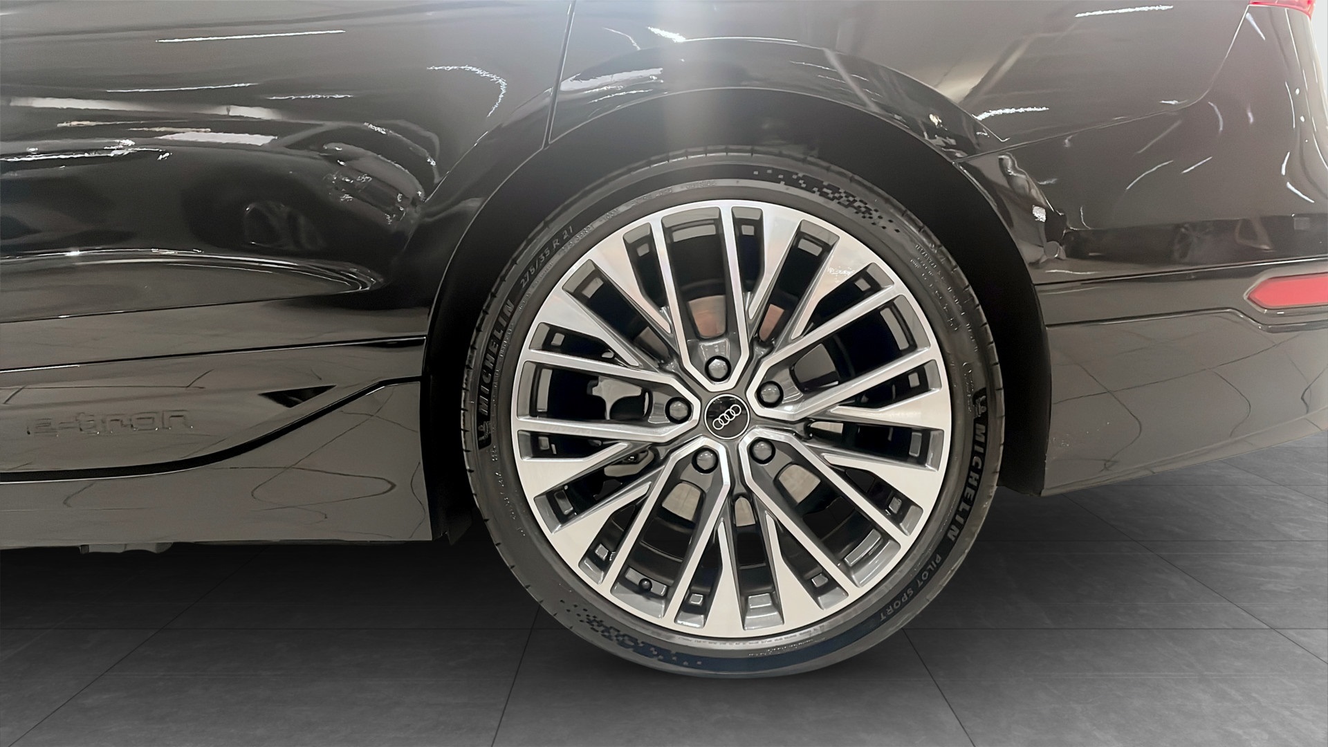 Audi A6 Avant e-tron TLJ11U