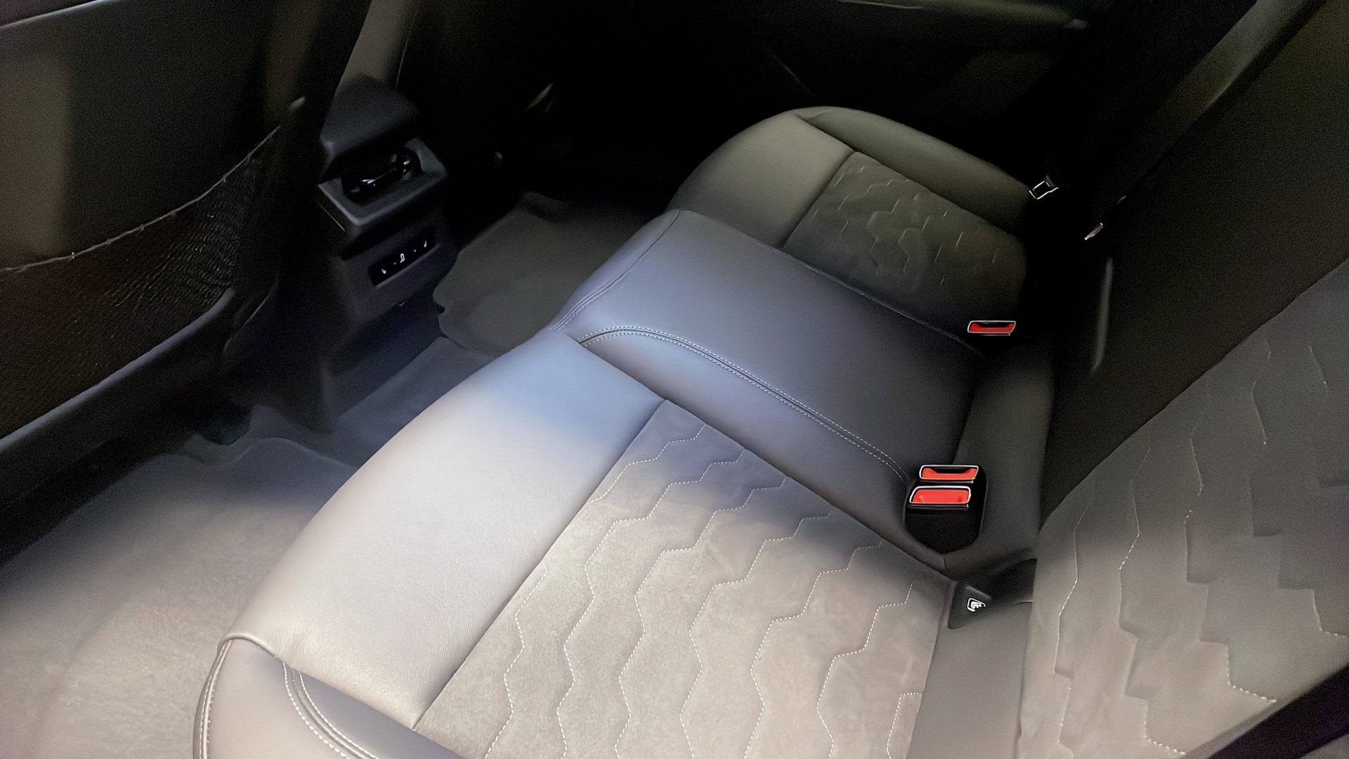 Audi A6 Avant e-tron TLJ11U