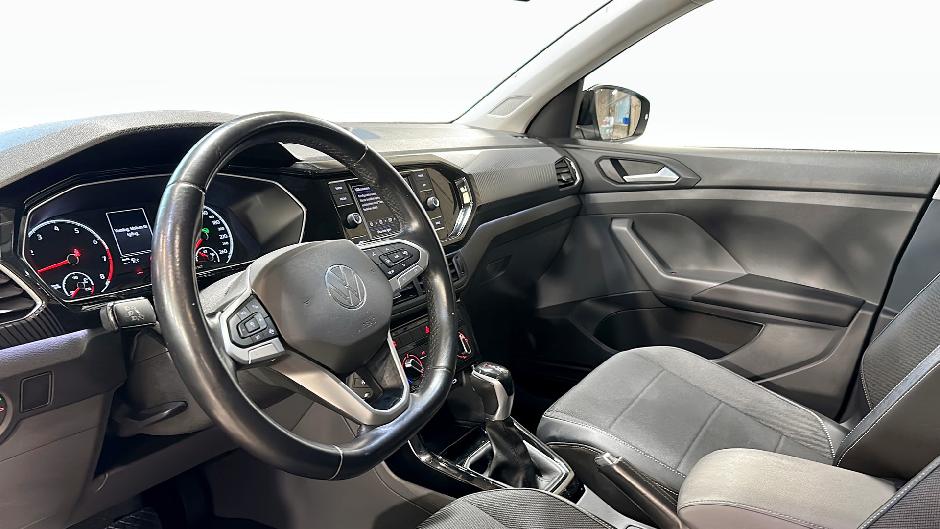 Volkswagen T-Cross TLZ06U