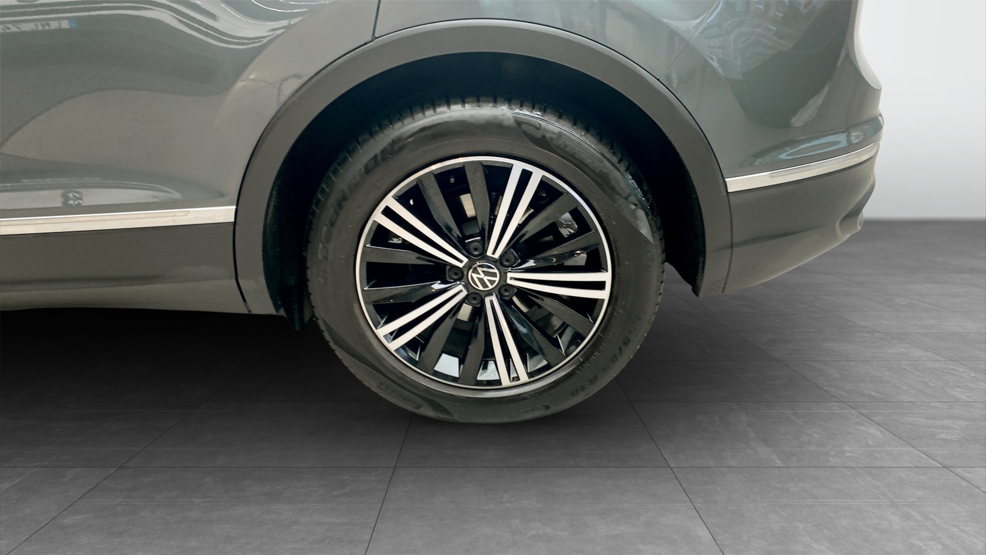Volkswagen Tiguan TNK77A