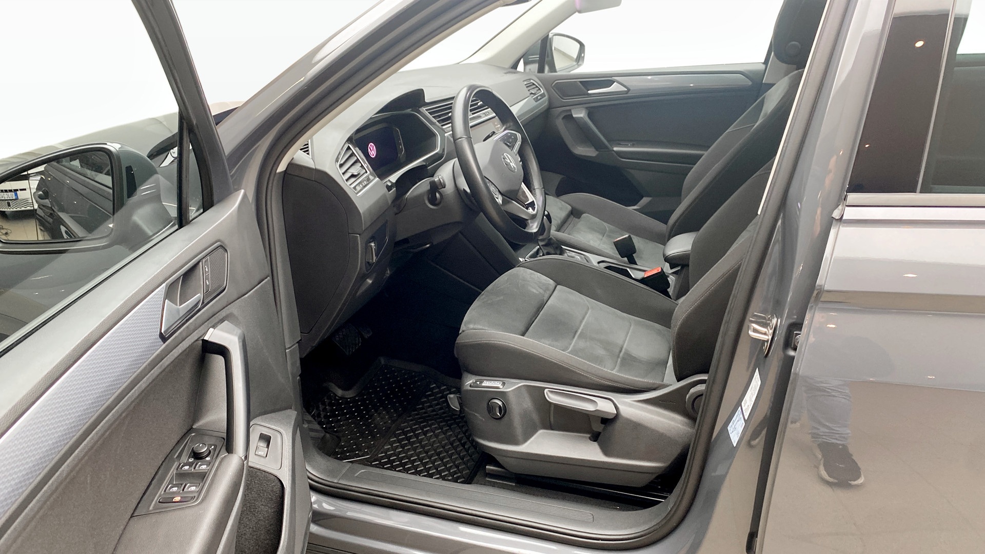 Volkswagen Tiguan TNK77A