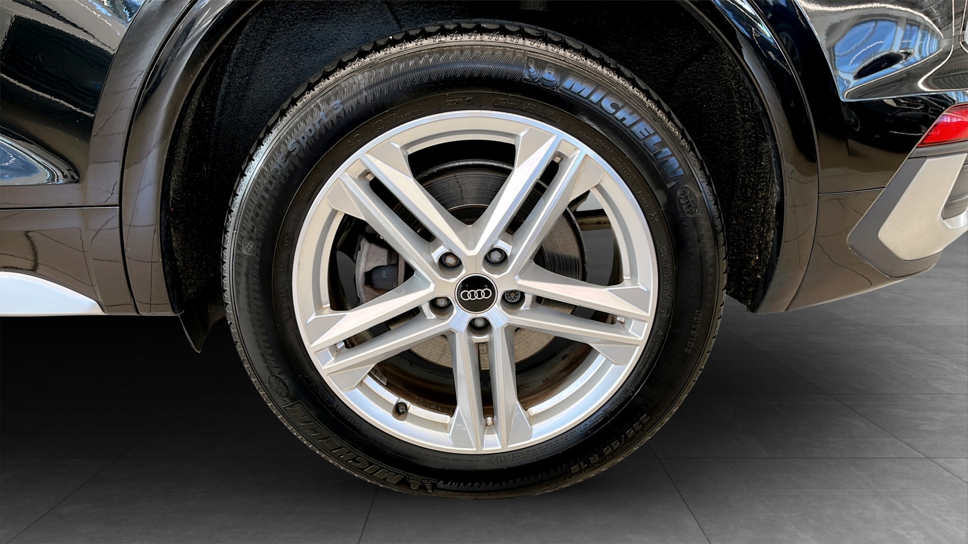 Audi Q5 Sportback TRA42M
