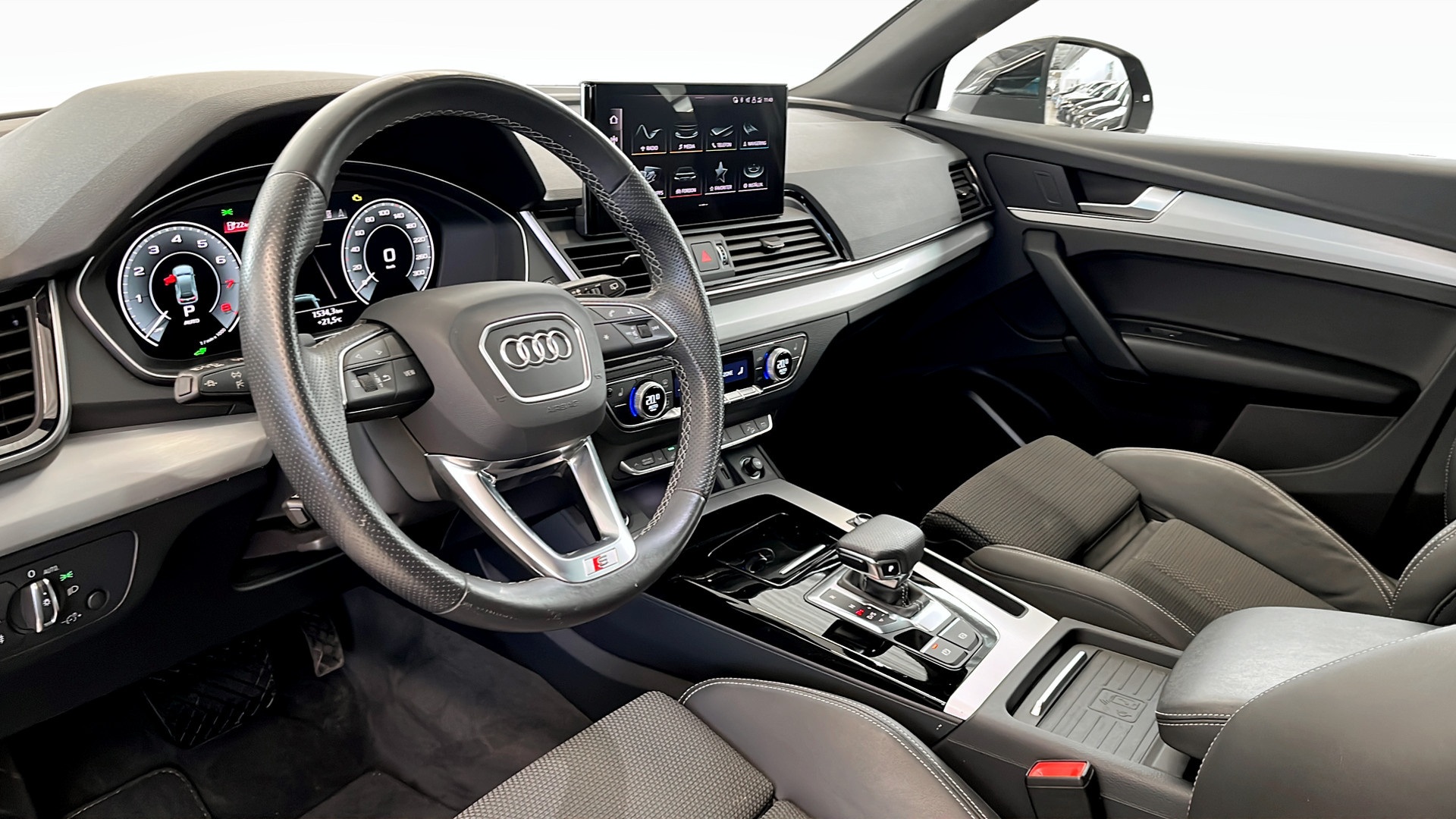 Audi Q5 Sportback TRA42M