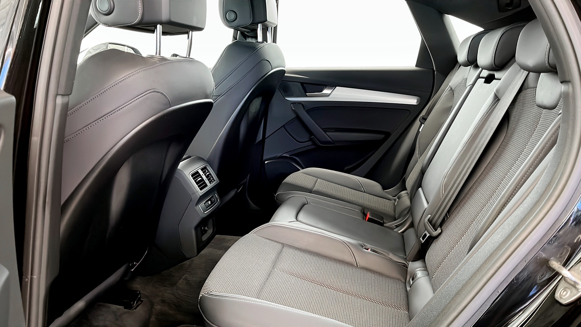 Audi Q5 Sportback TRA42M