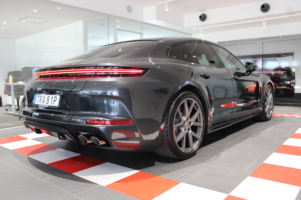 Porsche Panamera TRA81P
