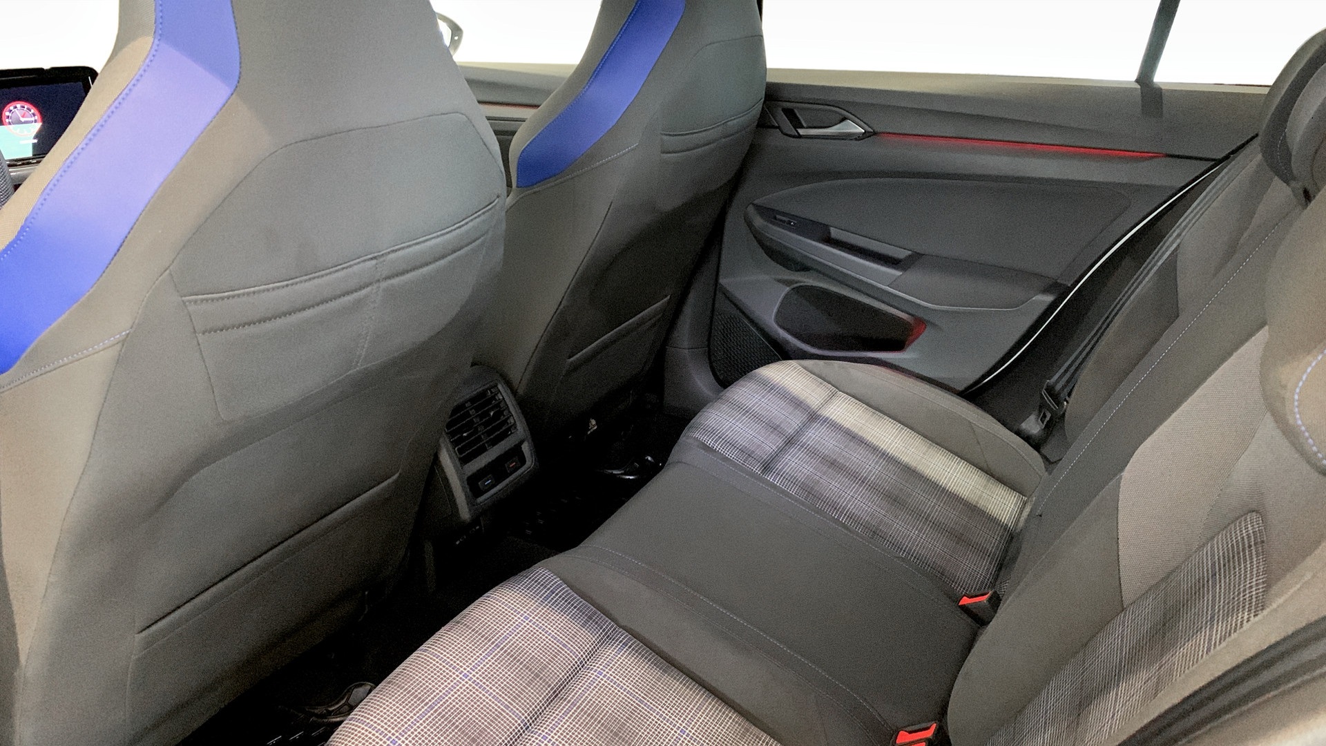 Volkswagen Golf TSG76H