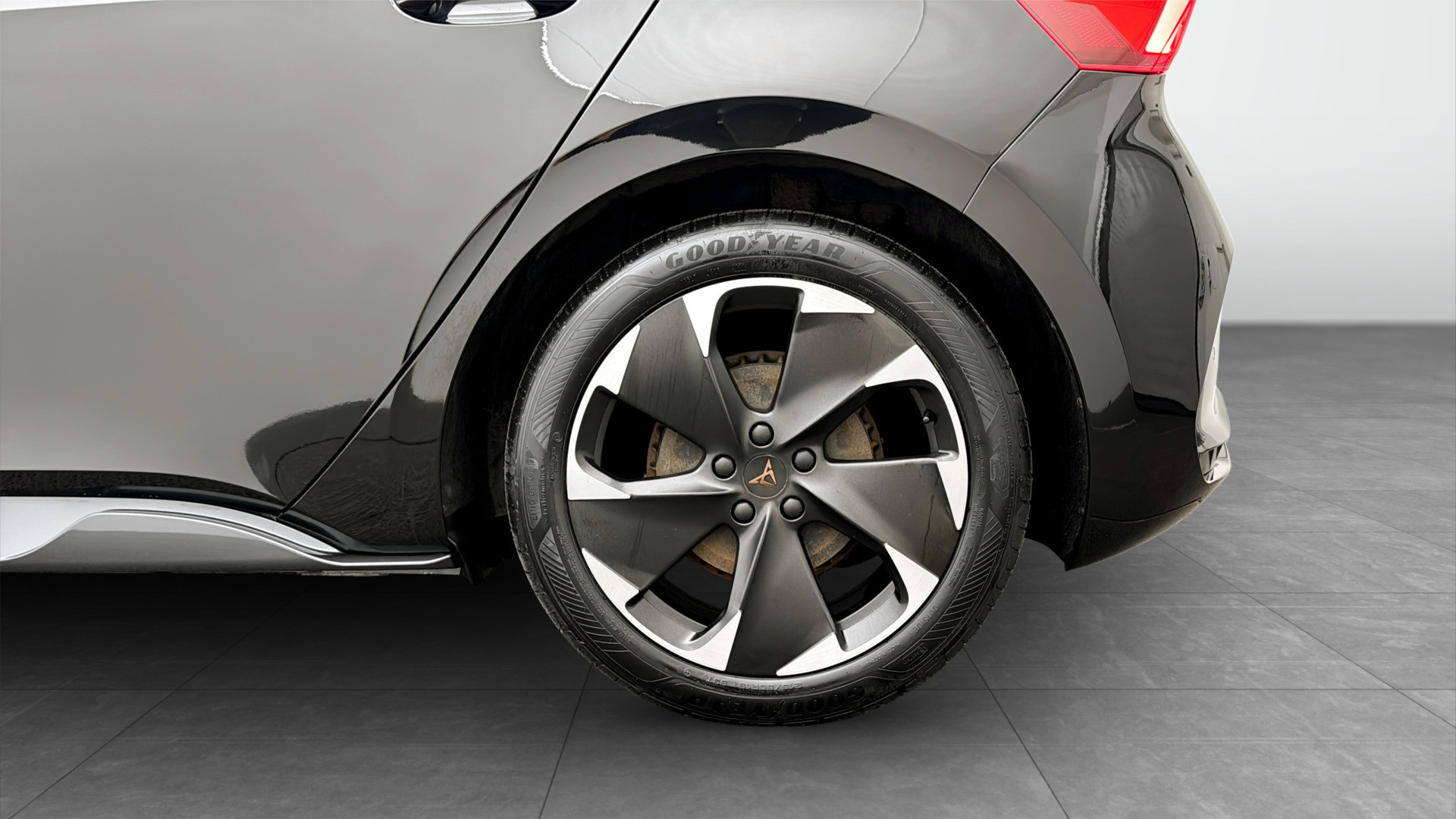CUPRA Born TWB02N