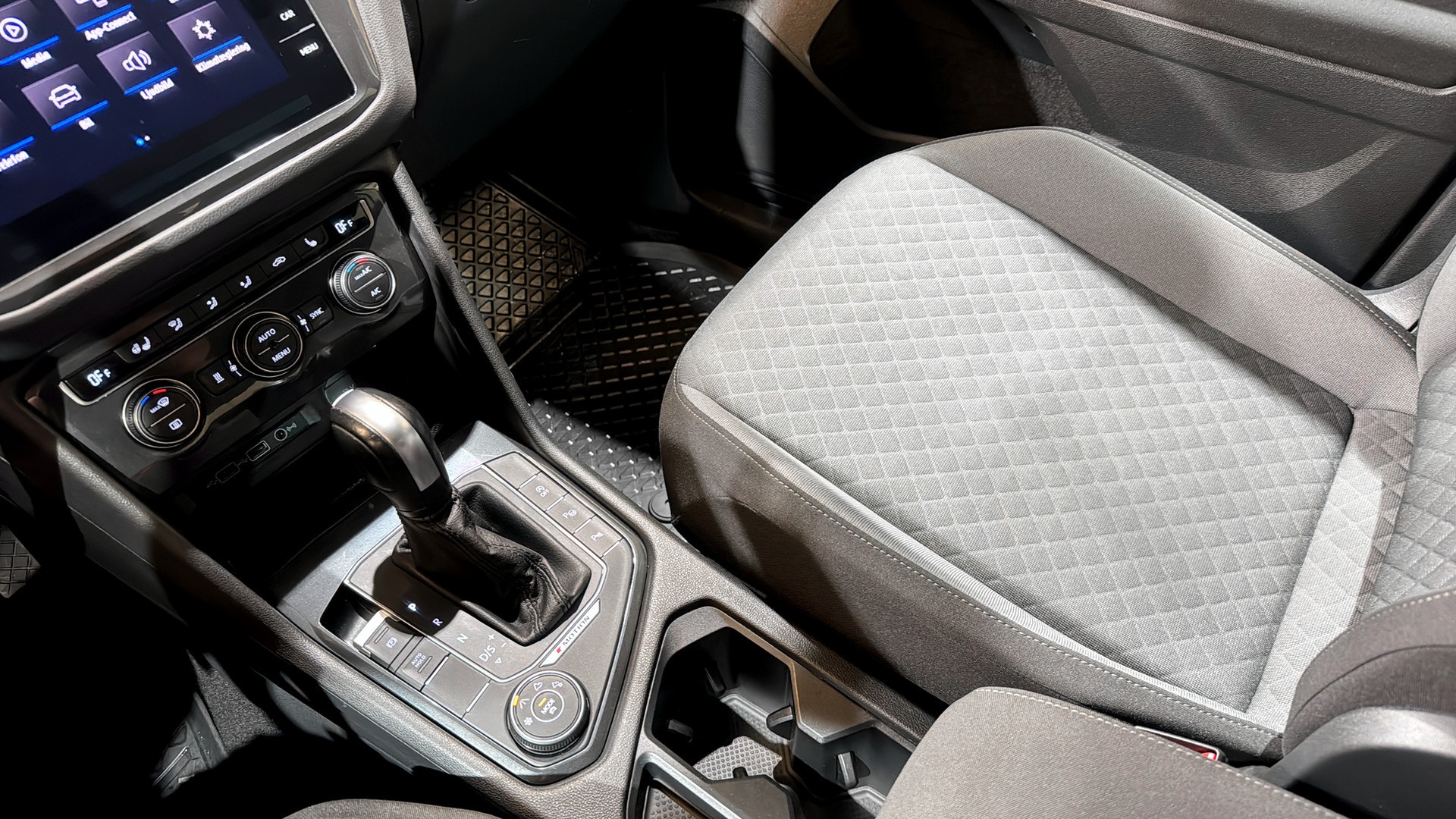 Volkswagen Tiguan TYH37M