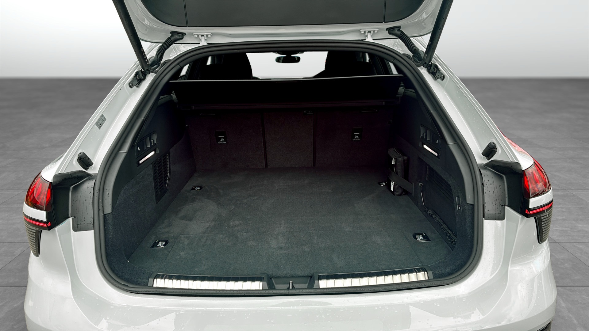 Audi A6 Avant TZS99B
