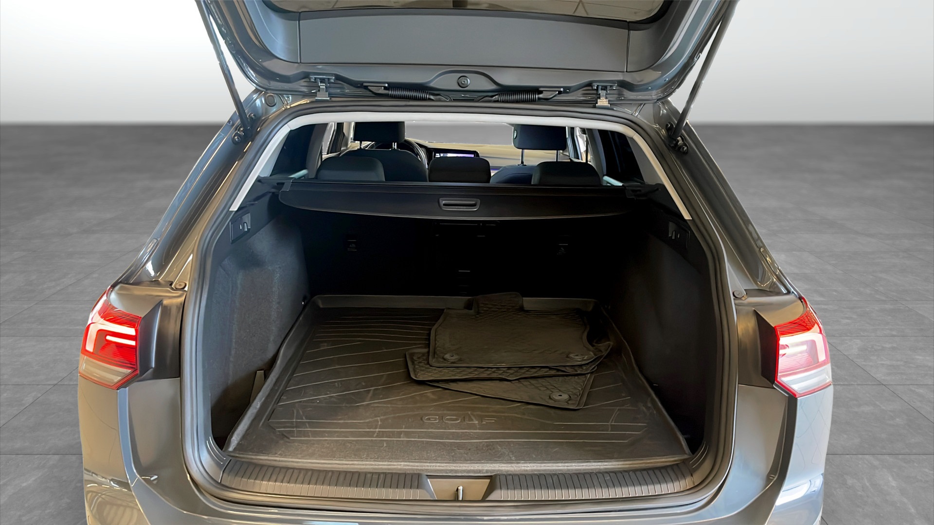 Volkswagen Golf UAJ01A