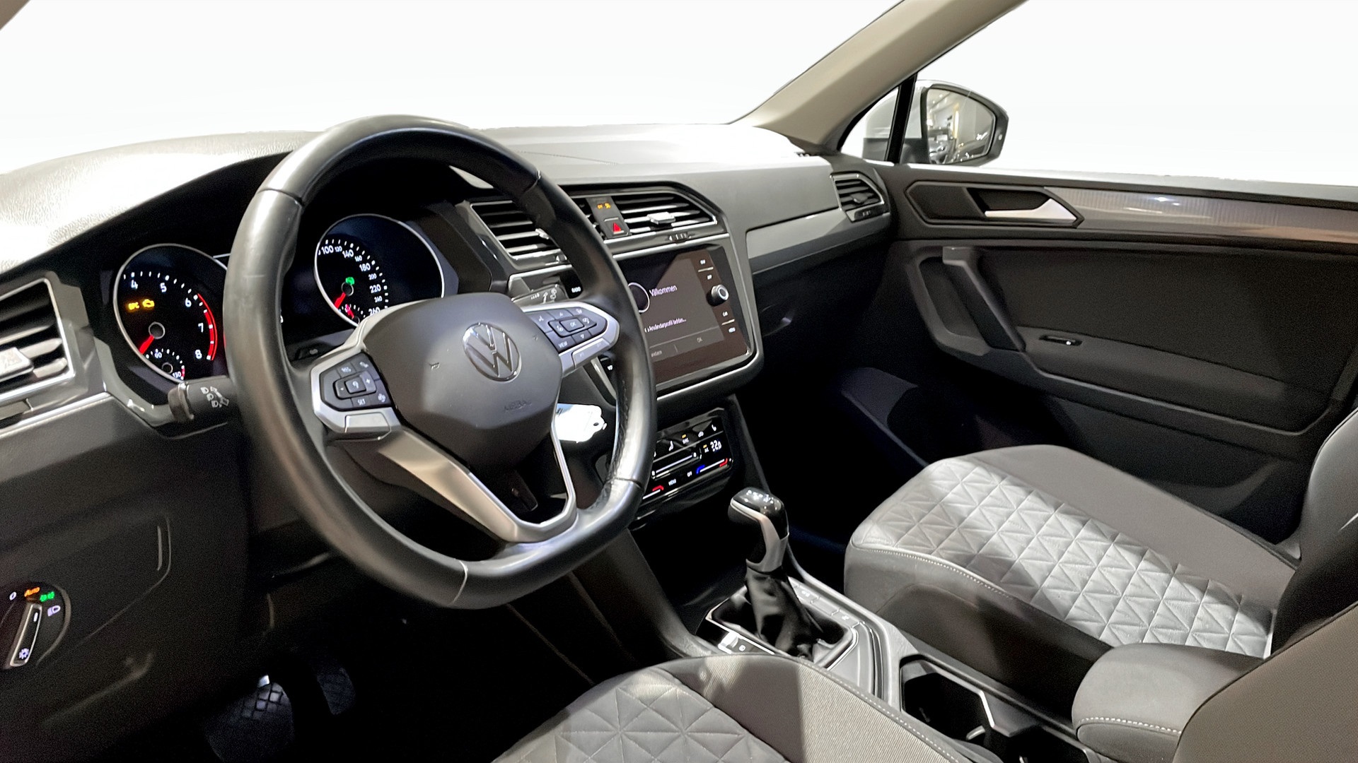 Volkswagen Tiguan UBB806