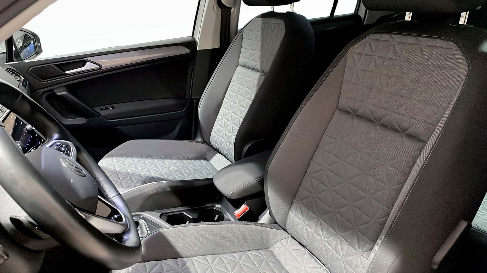 Volkswagen Tiguan UBB806
