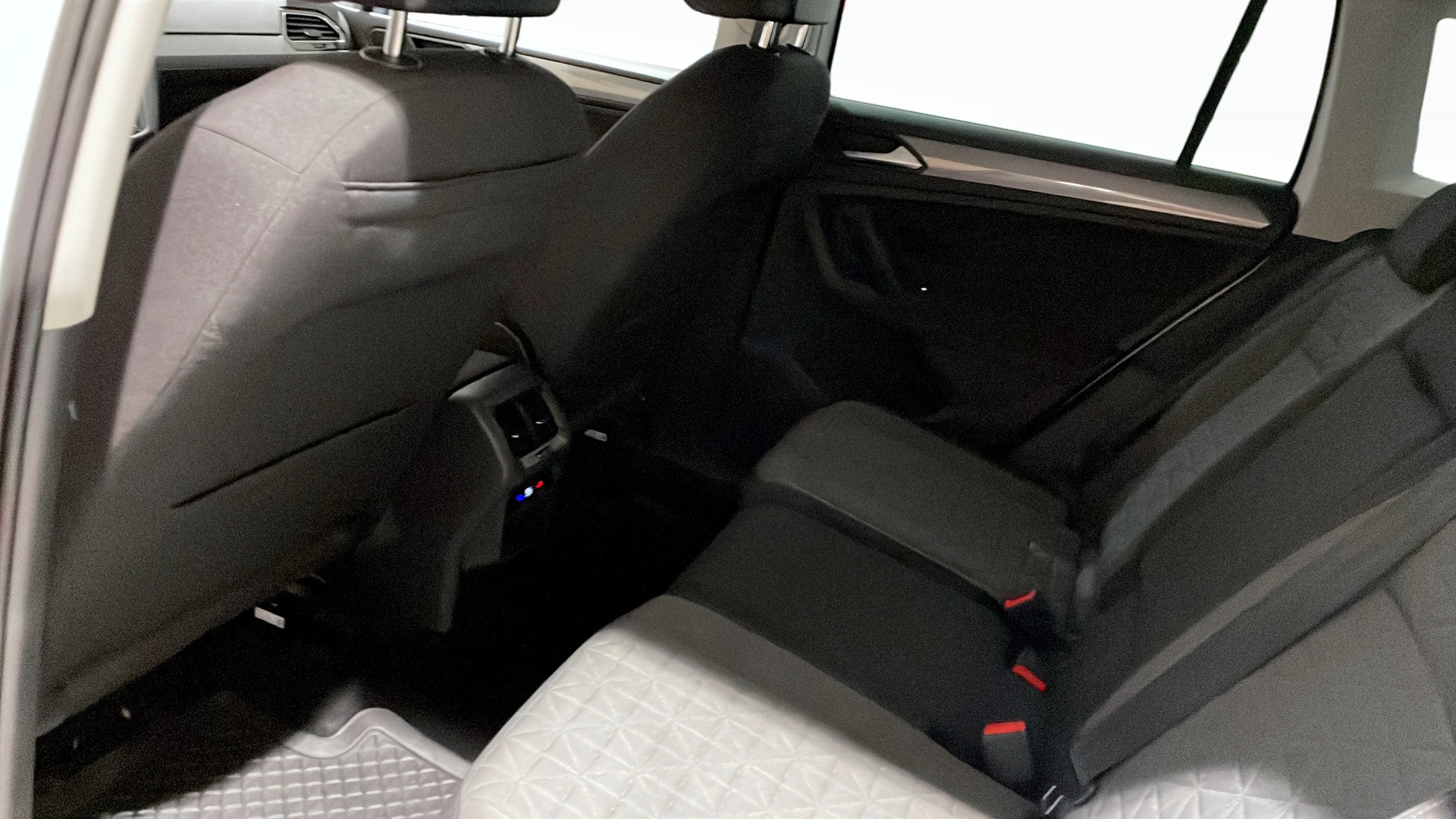 Volkswagen Tiguan UBB806