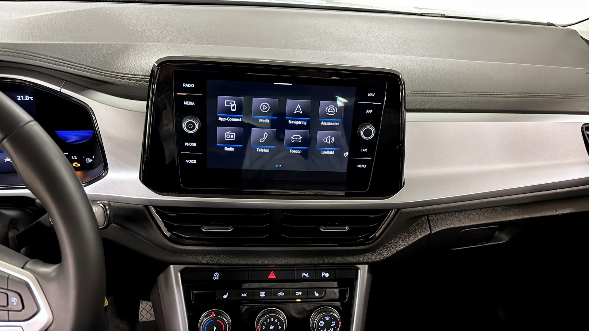 Volkswagen T-Roc UBD08J