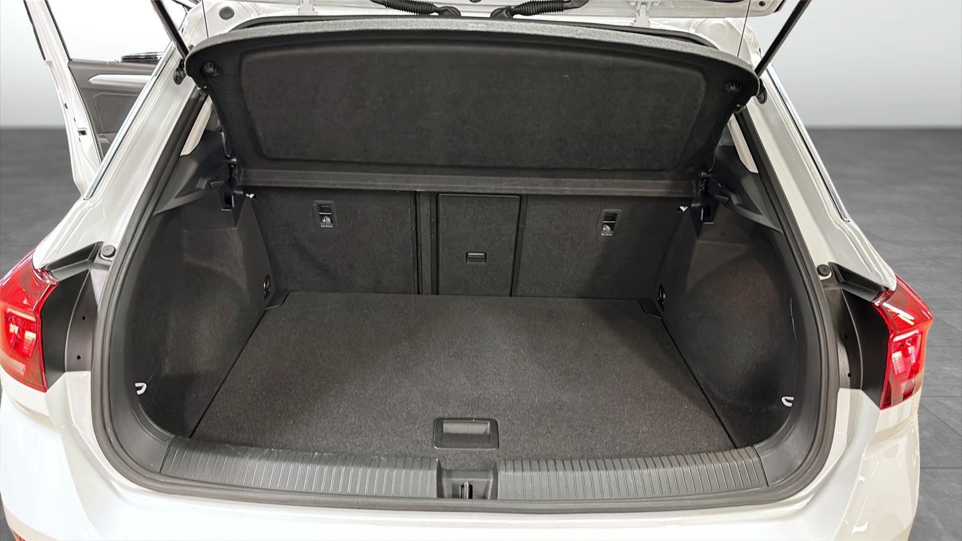 Volkswagen T-Roc UBD08J