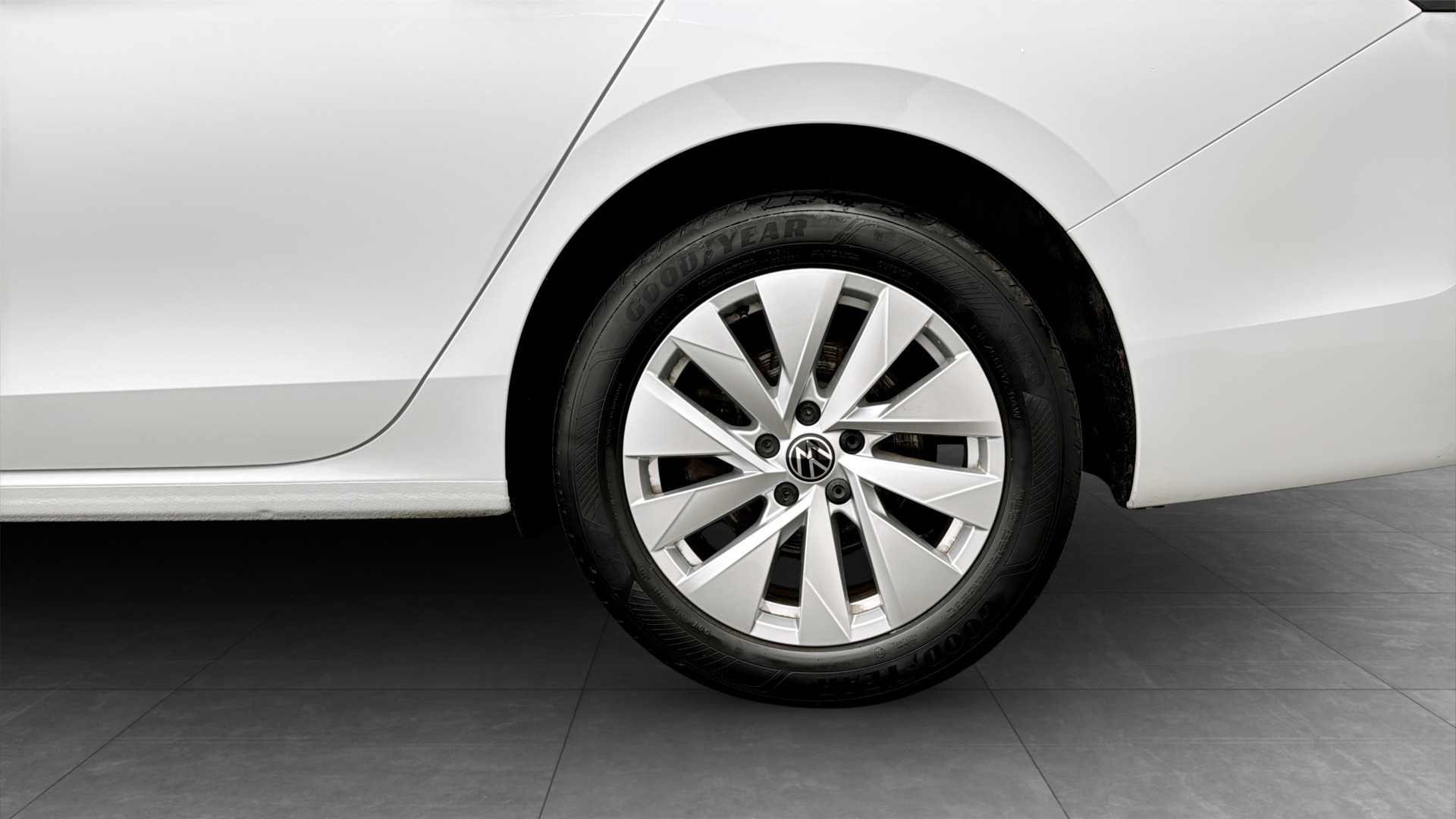 Volkswagen Passat UBF26T