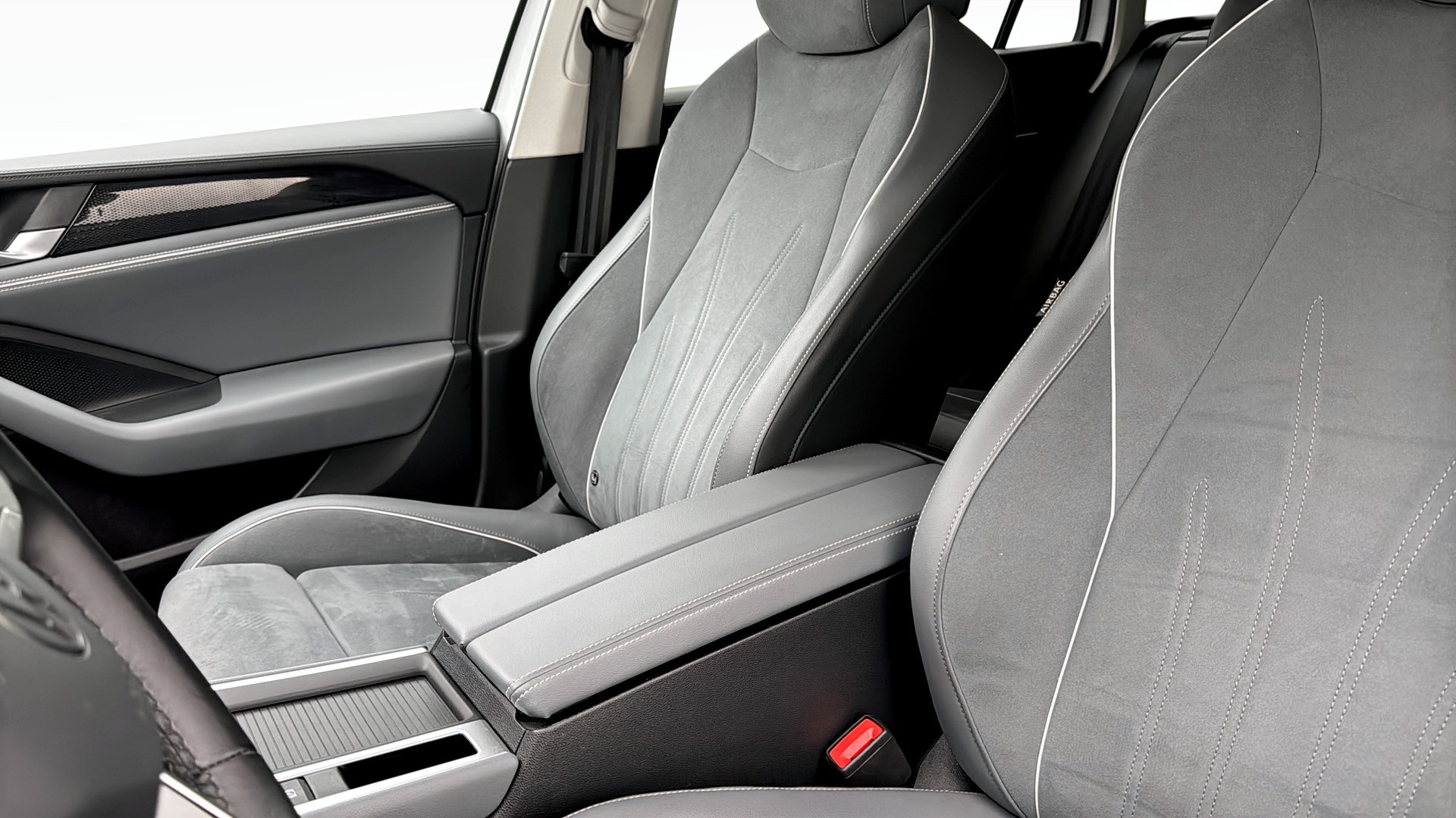 Volkswagen Passat UBF26T