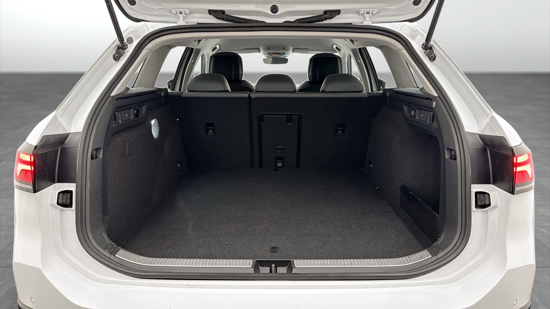 Volkswagen Passat UBF26T