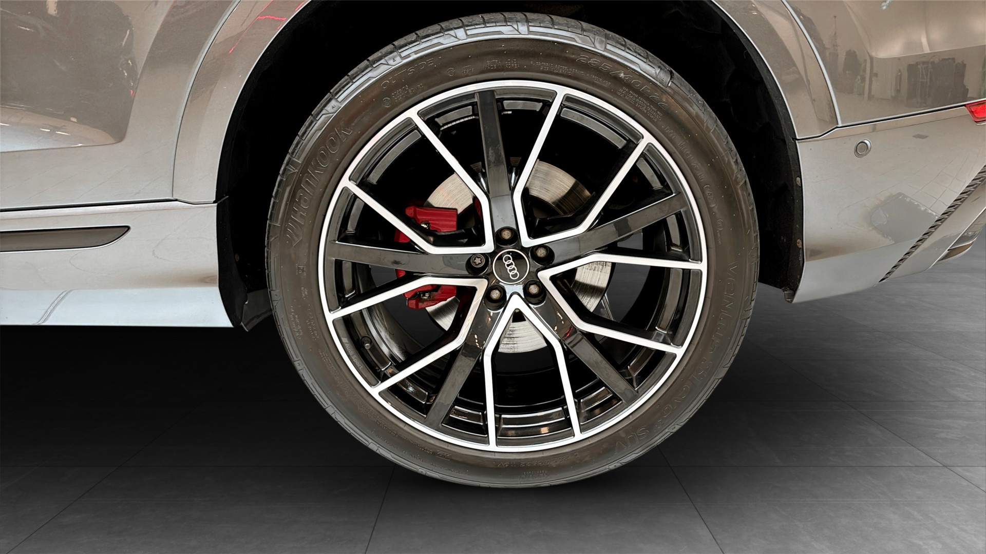Audi Q8 TFSI e UCJ01A